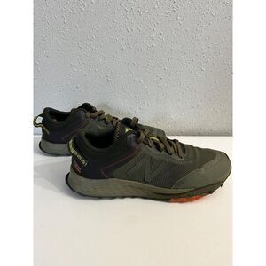 New Balance Arishi Fresh Foam Trail Running Shoes Men size 9 EE
